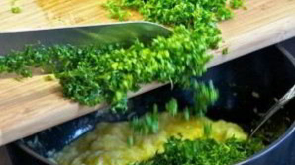 кабачковые оладьи с козьим сыром