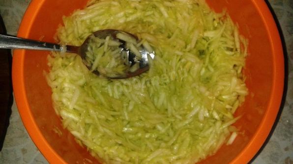 кабачковые оладьи с сосисками