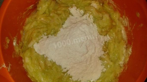 кабачковые оладьи с сосисками