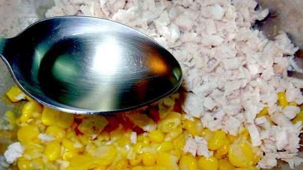 кукурузные оладьи с курицей