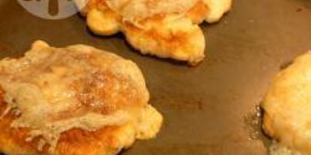 Рецепт кукурузных оладий с сыром