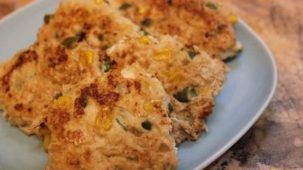 Куриные оладьи с кукурузой и фасолью