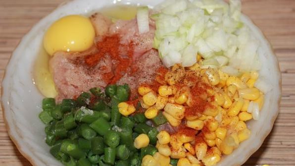 куриные оладьи с кукурузой и фасолью