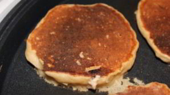 оладьи на кефире пышные с дрожжами