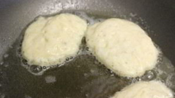 оладьи на молоке и дрожжах пышные