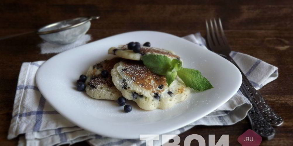 Рецепт оладий на сыворотке с черникой