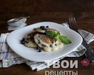 Оладьи на сыворотке с черникой