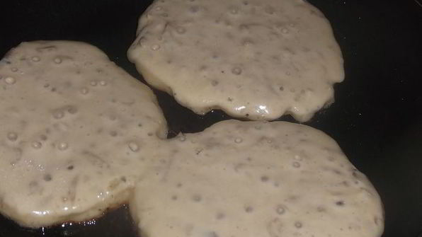 оладьи с чесноком и баклажаном