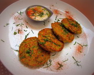 Овощные оладьи с йогуртовым соусом