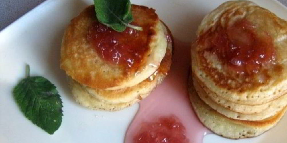 Рецепт пышных оладушек на кислом молоке