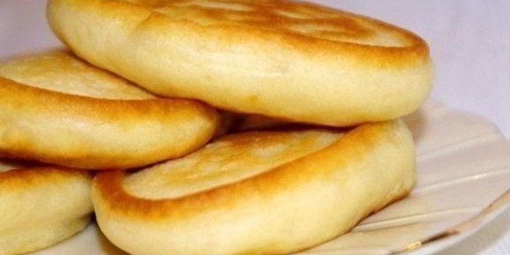 Рецепт пышных оладий без яиц на кефире