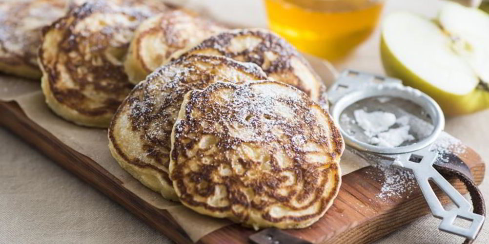 Рецепт пышных оладий с яблоками