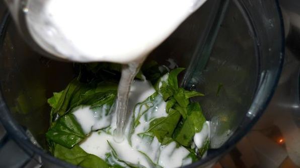 шпинатные оладьи с брынзой