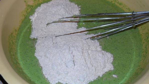 шпинатные оладьи с брынзой