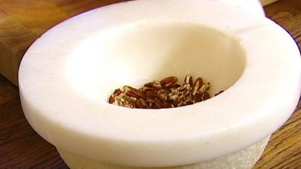 сметанные оладьи с голубикой и ореховым сиропом