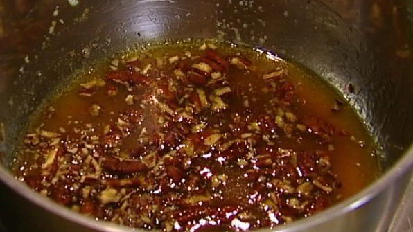 сметанные оладьи с голубикой и ореховым сиропом