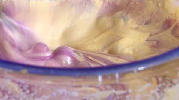 сметанные оладьи с голубикой и ореховым сиропом