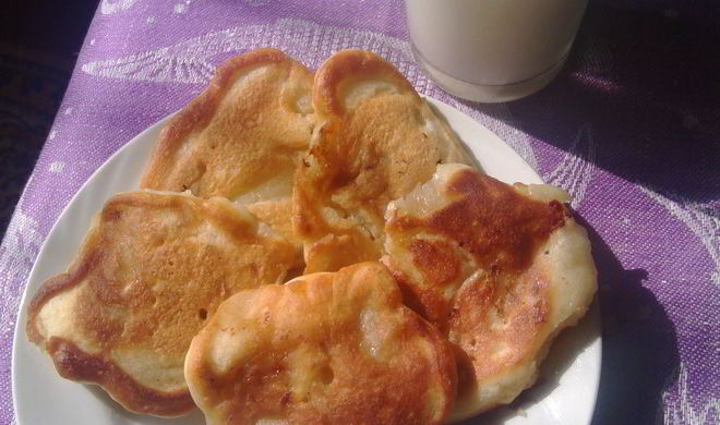Старинные оладьи с яблоками