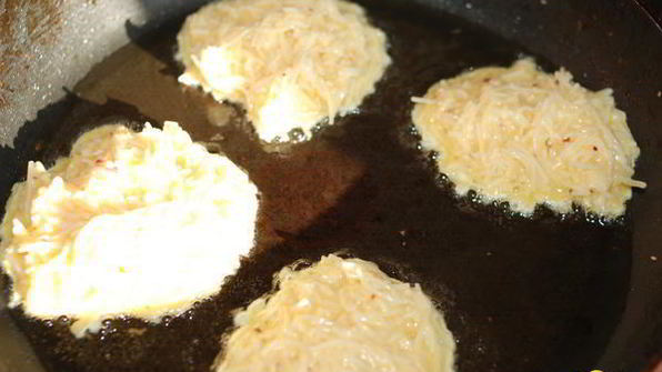 сырные оладьи из вермишели