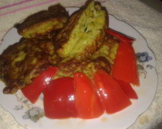 Весенние оладьи с горошком и зеленым луком