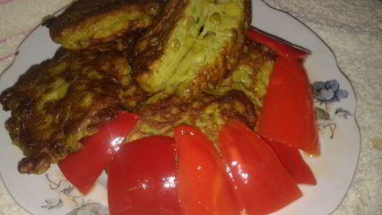 Весенние оладьи с горошком и зеленым луком