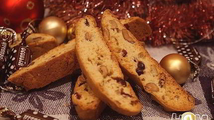 Бискотти с вяленой клюквой и орехами кешью