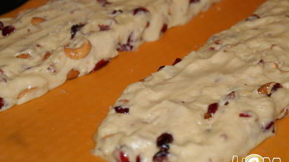 бискотти с вяленой клюквой и орехами кешью