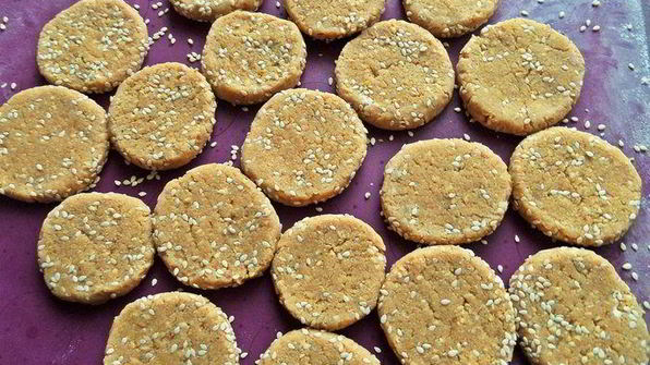 кунжутное печенье на жареной муке