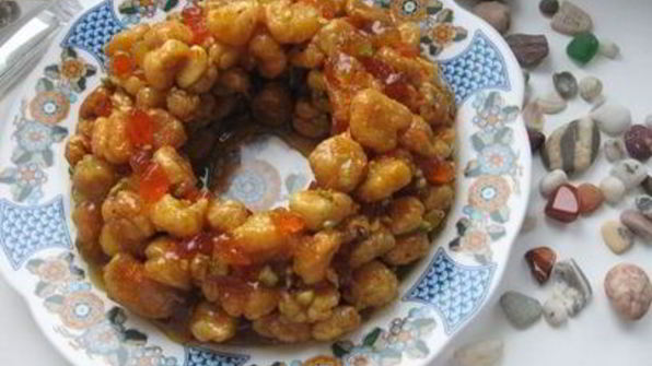 неаполитанское рождественское печенье струффоли