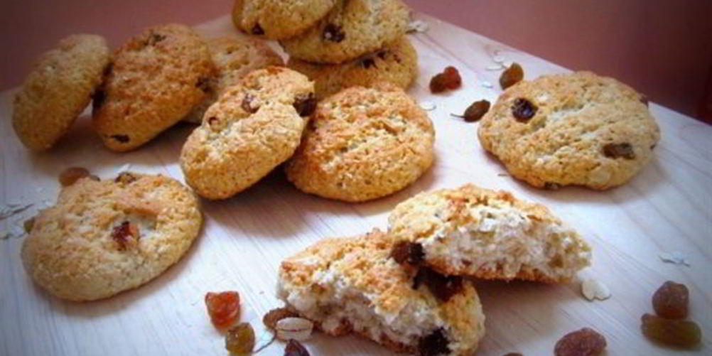 Рецепт овсяно-кокосовых печеньки с изюмом