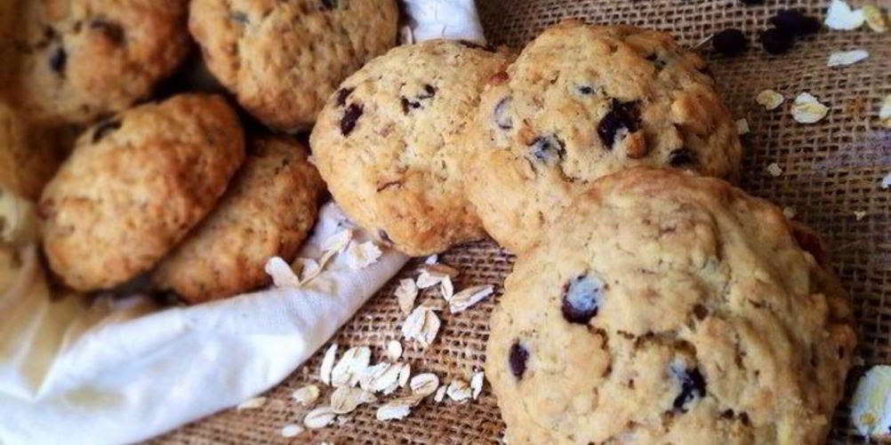 Рецепт овсяного печенья с шоколадными каплями и орехами