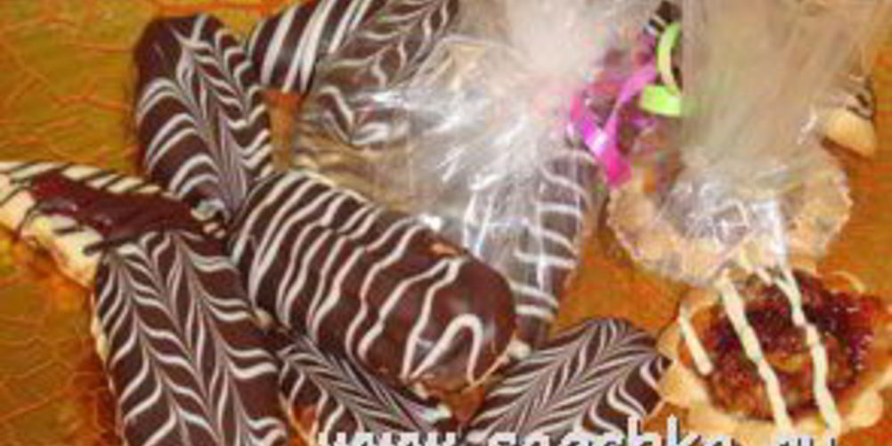 Рецепт печенья с шоколадом, глазурью и вареньем