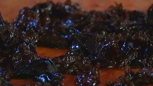 печенье с шоколадом и черносливом в сиропе