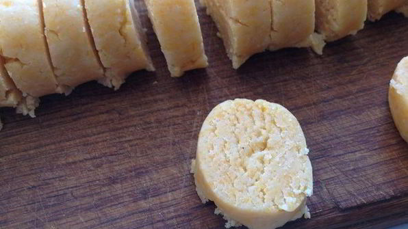 пикантное печенье с сыром чеддер и миндалем