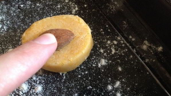 пикантное печенье с сыром чеддер и миндалем