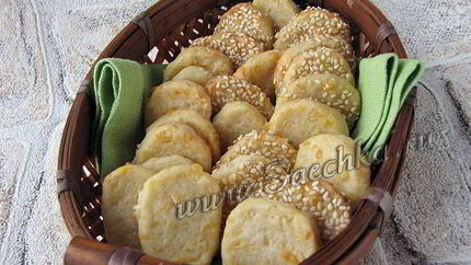 Сырное печенье к пиву