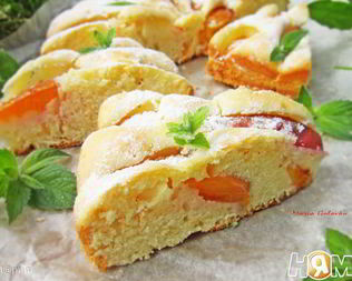 Бисквитный пирог с нектарином