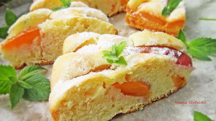 Бисквитный пирог с нектарином