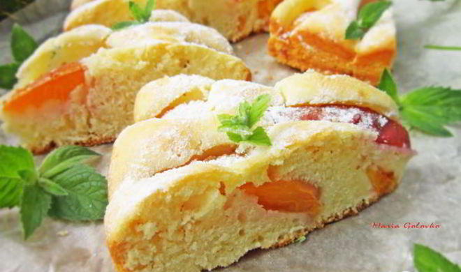 Бисквитный пирог с нектарином