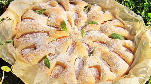 бисквитный пирог с нектарином