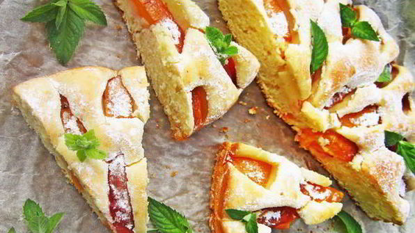 бисквитный пирог с нектарином