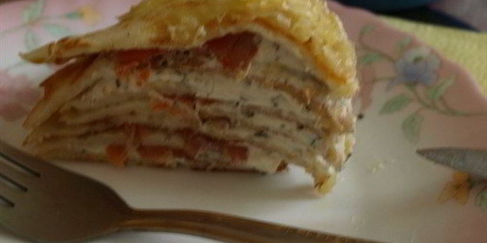 Рецепт блинного пирога с форелью