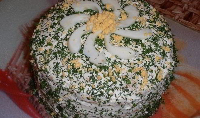 Блинный пирог с курицей, грибами и творогом