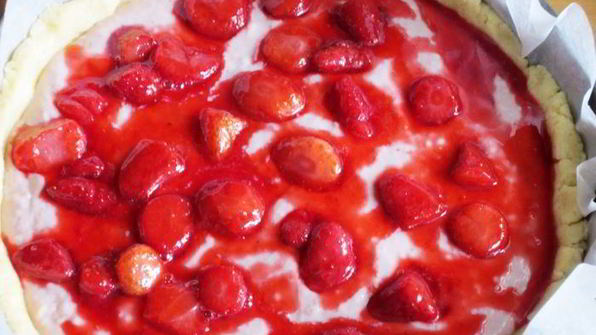 французский клубничный пирог с заварным кремом