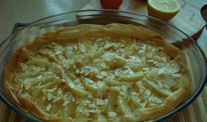 Миндально-грушевый пирог с розмарином