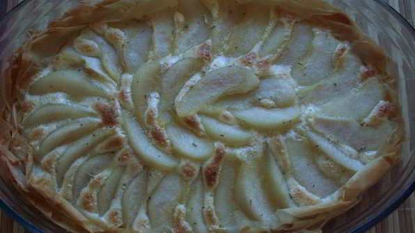 миндально-грушевый пирог с розмарином