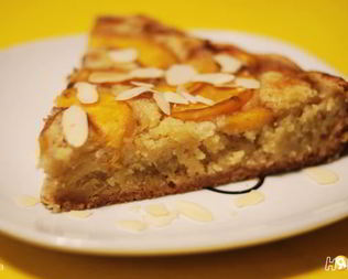 Миндальный пирог с нектаринами