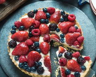 Нежный ягодно-сметанный пирог