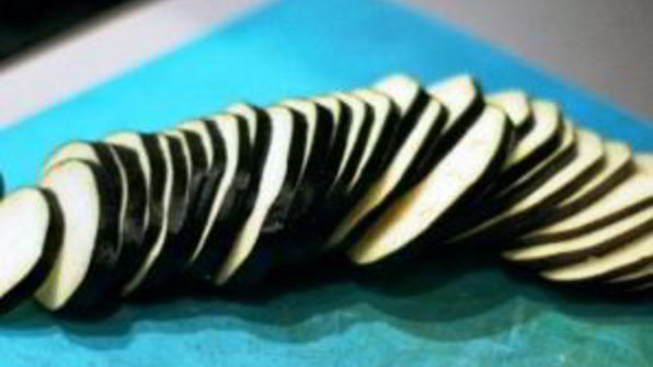 пирог из слоеного теста с сыром и баклажаном