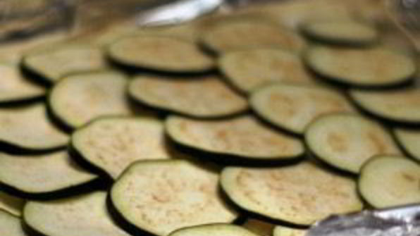 пирог из слоеного теста с сыром и баклажаном